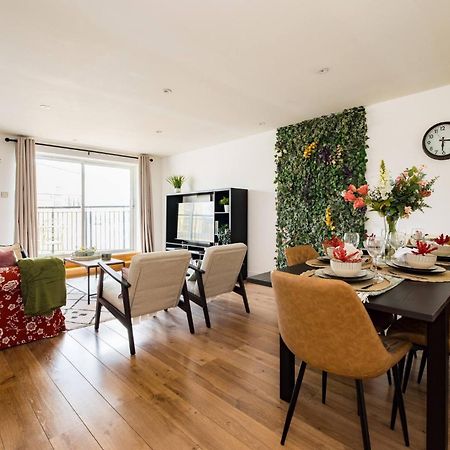 Wild Roses Service Apartments - East India ロンドン エクステリア 写真