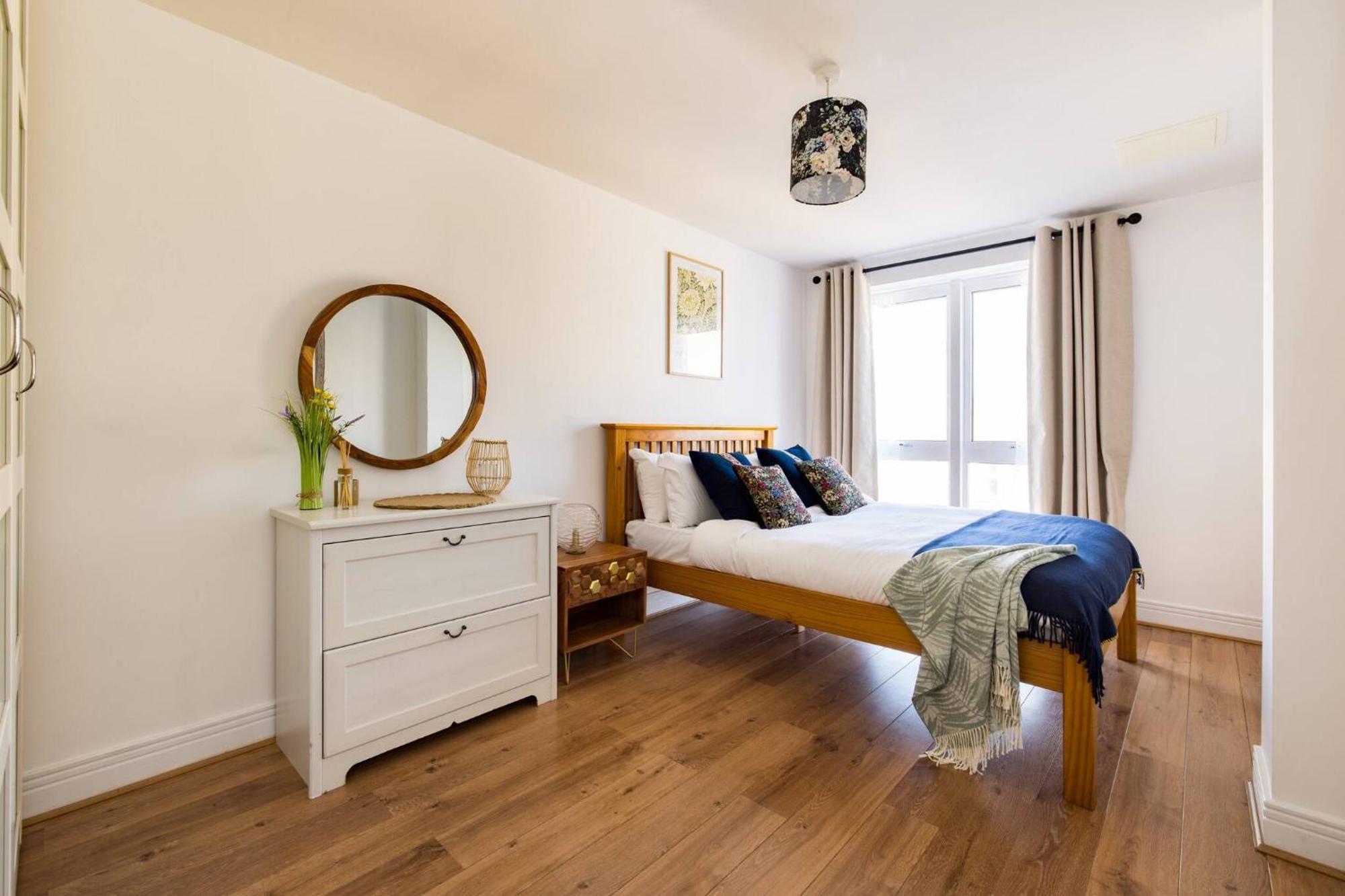 Wild Roses Service Apartments - East India ロンドン エクステリア 写真